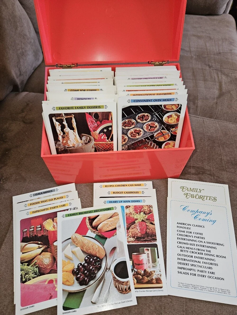 Vintage (1971) Betty Crocker Red Recipe Box/Recipes
